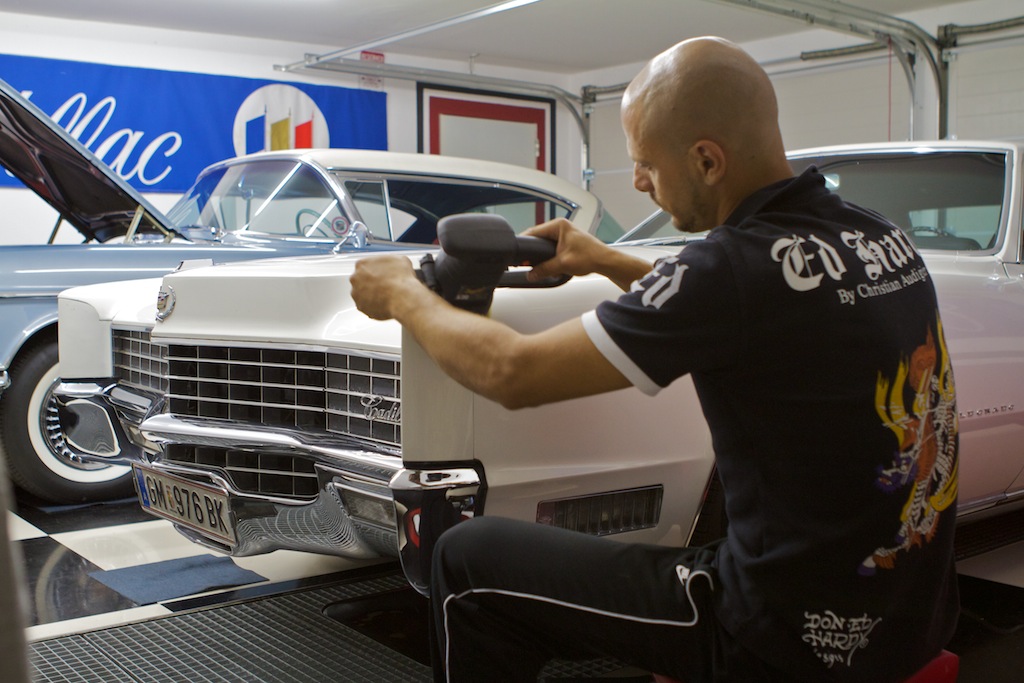 Tayfun polishing the paint of the 1967 Cadillac Eldorado Tayfun polishing the paint of the 1967 Cadillac Eldorado