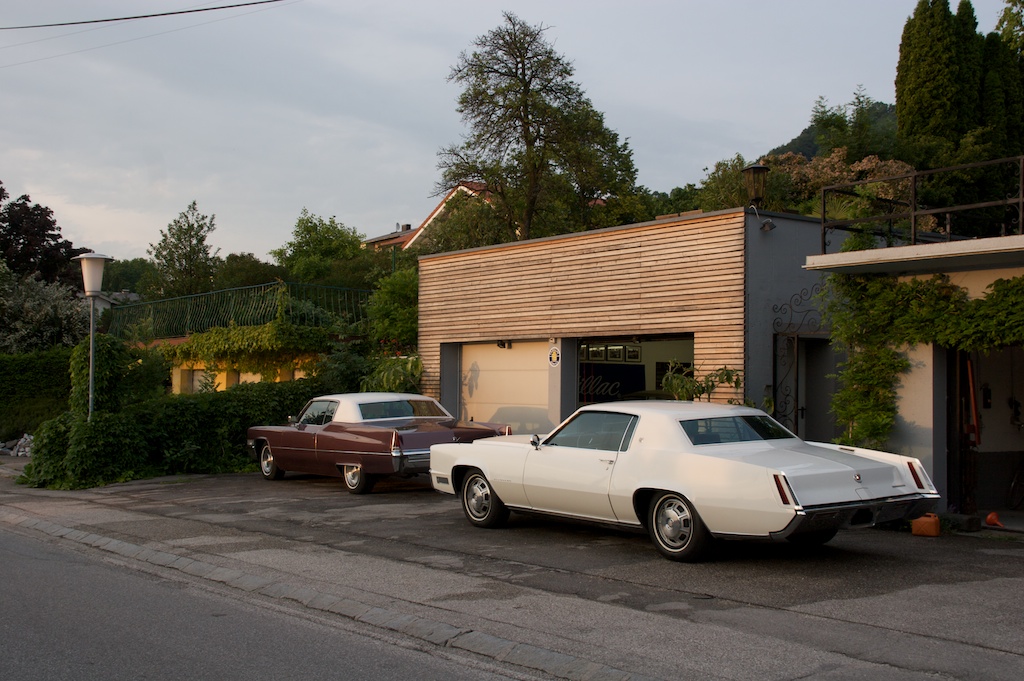 the old Cadillacs watching the new one arrive 67eldoarrival SM MG 7054