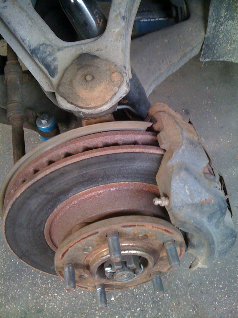 the left front disc brake is sticking - a picture before the rebuild