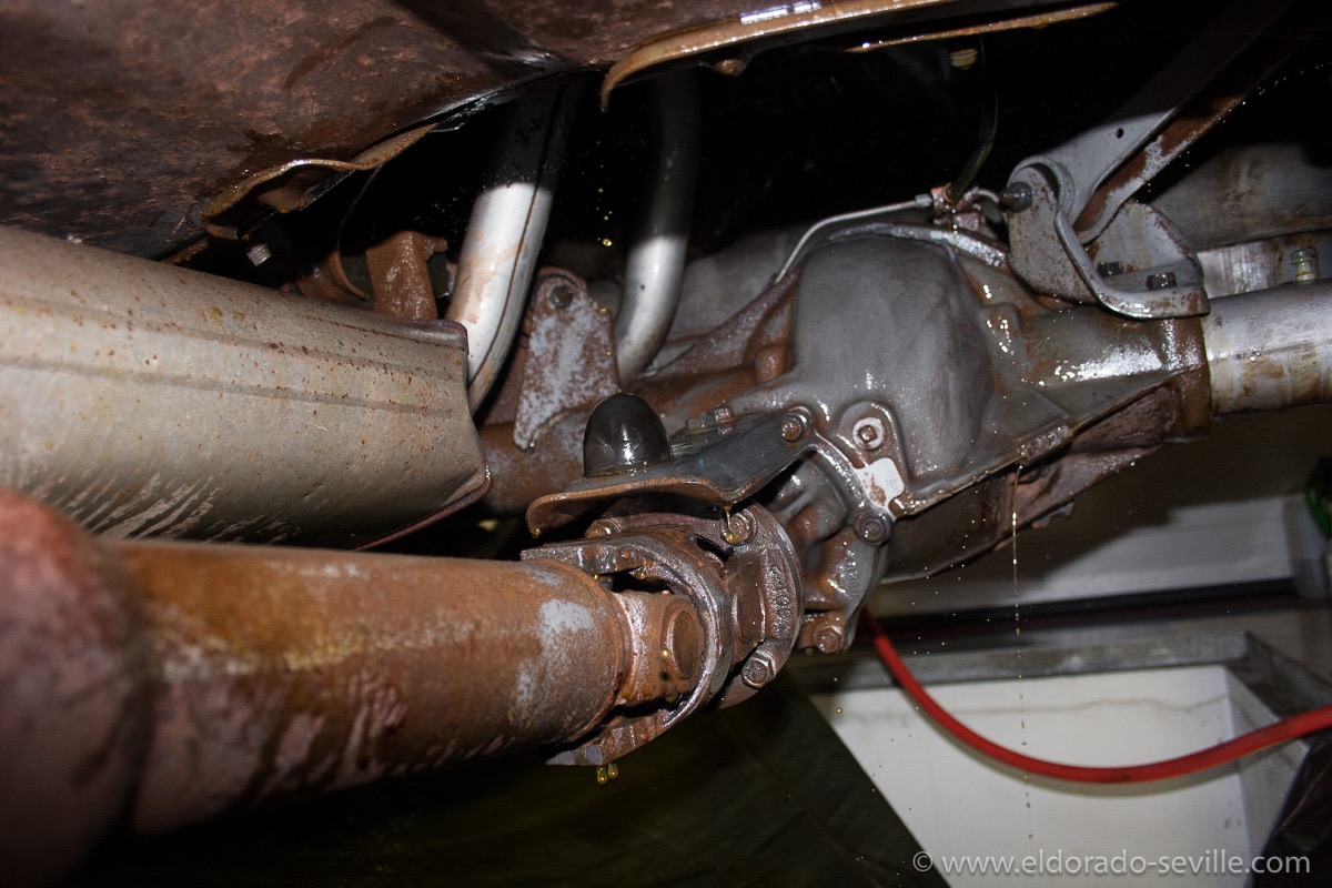 I have now set up a system where I can spray rust remover liquid onto the rusty parts permanently. I´m using a recirculating pump to spray on the rust remover. I can let it run for days until all the surface rust is gone. The advantage is that the liquid can now get everywhere and should remove the last little piece of rust.