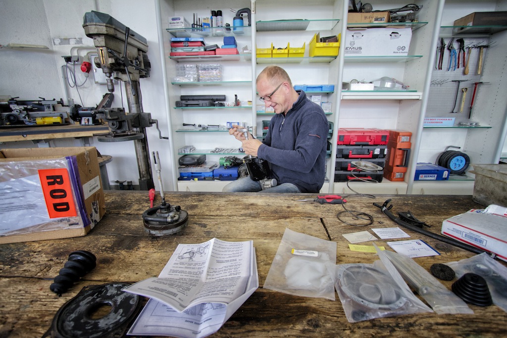 2013 - rebuilding the Bendix Treadle Vac unit