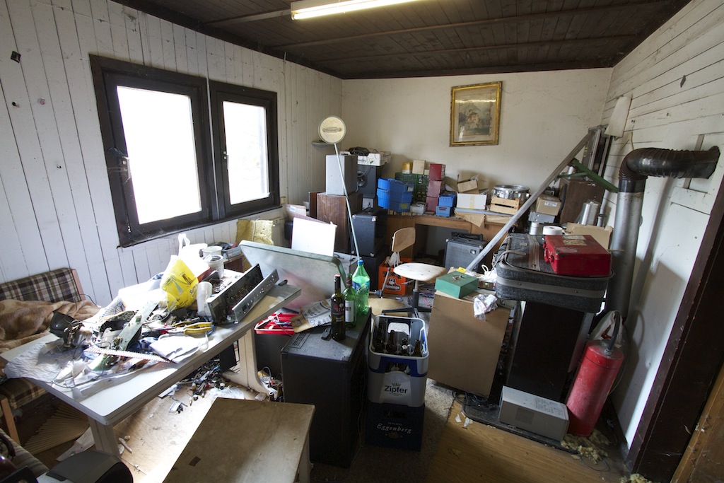 thats how it looked like in the wooden building which was used by a band as rehearsal room