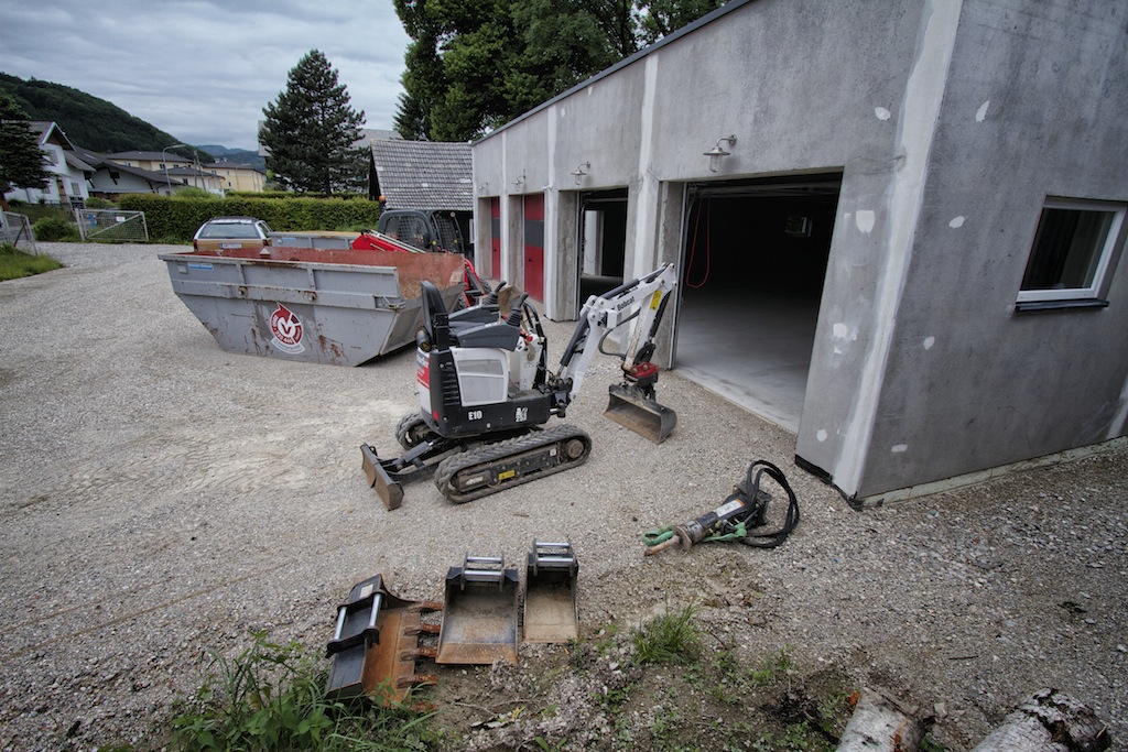 tools for floor removal